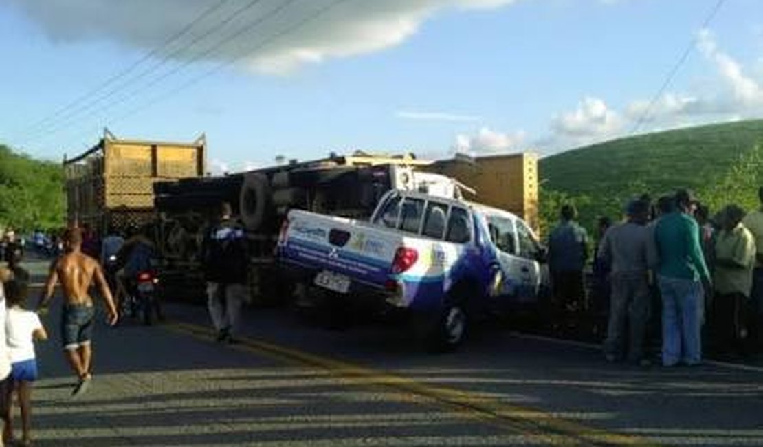 Acidente envolvendo dois veículos e uma moto deixa um morto em Ibateguara