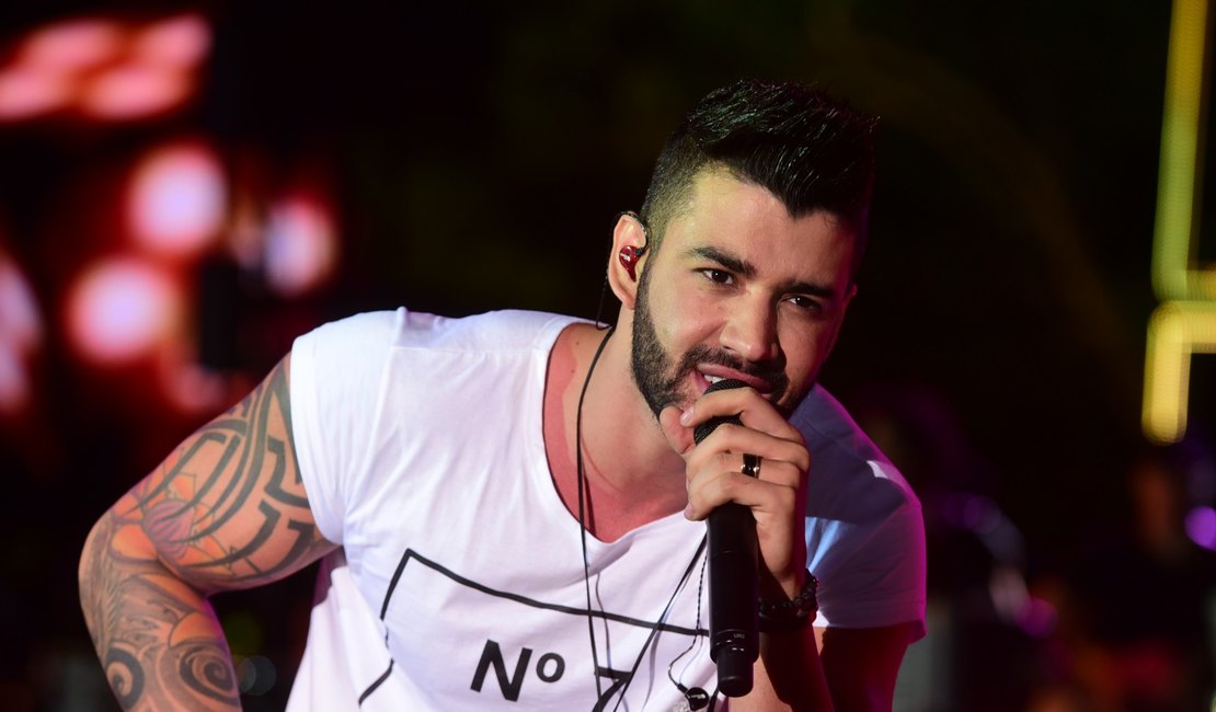 Durante show, Gusttavo Lima doa R$ 12 mil para tratamento de garoto