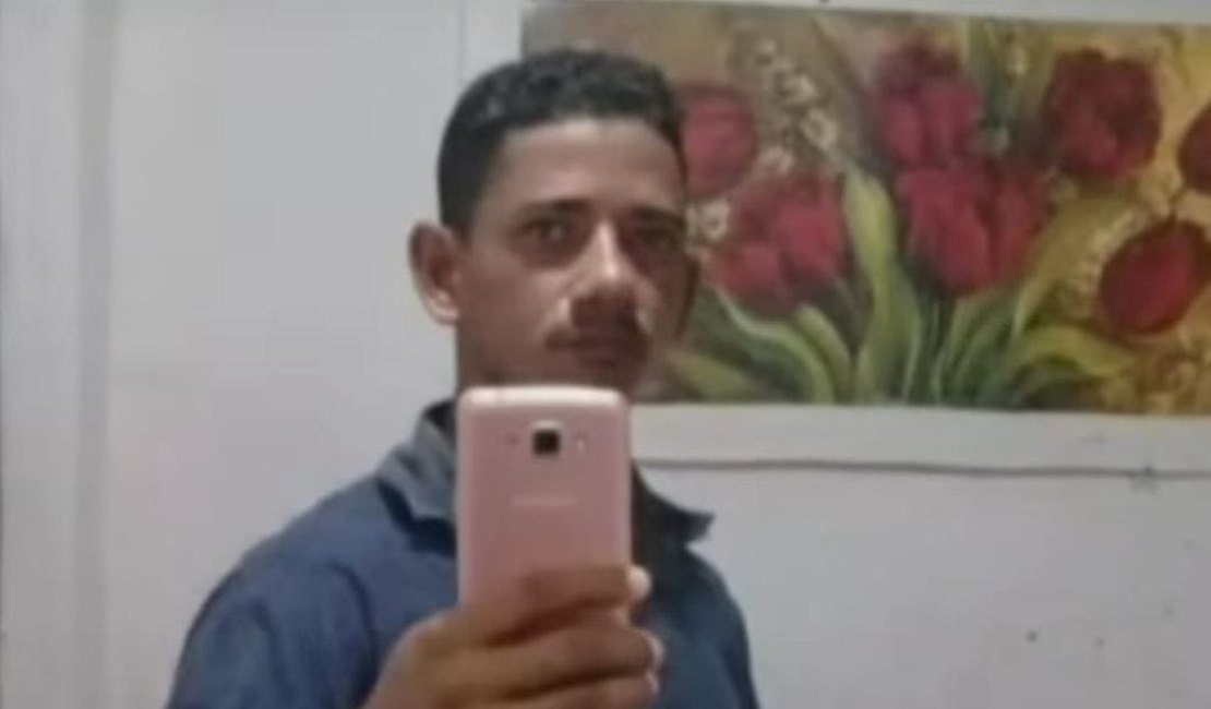Bandidos se passam por policiais e matam homem que estava bebendo em residência, em Campo Alegre
