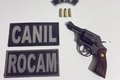 PM apreende revólver em residência e homem diz que recebeu R$ 700 para guardar arma, em Arapiraca