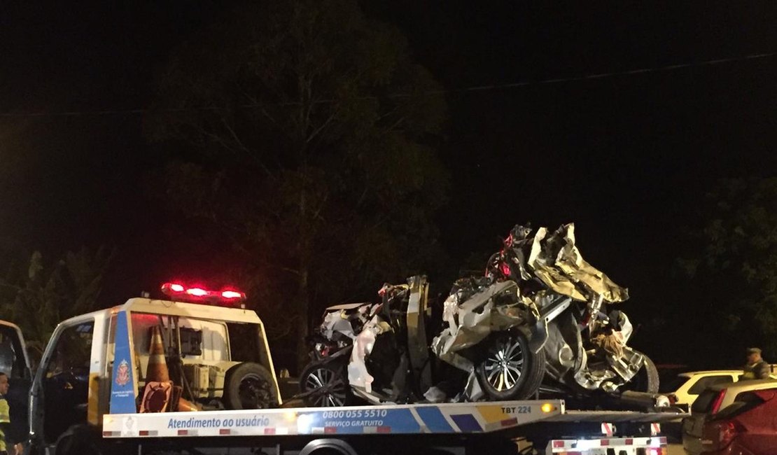 Acidente com ônibus de turismo deixa 10 mortos em rodovia de SP