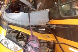 Delegado intima técnicos de manutenção de ônibus escolares que se chocaram