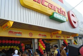 Ricardo Eletro é condenado a pagar idenização por jornada excessiva de trabalho, em AL