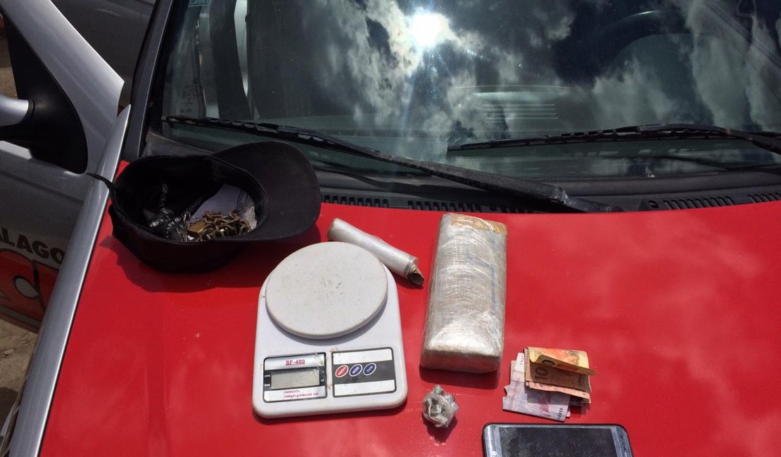 Polícia prende trio suspeito de tráfico de drogas no Manoel Teles, em Arapiraca
