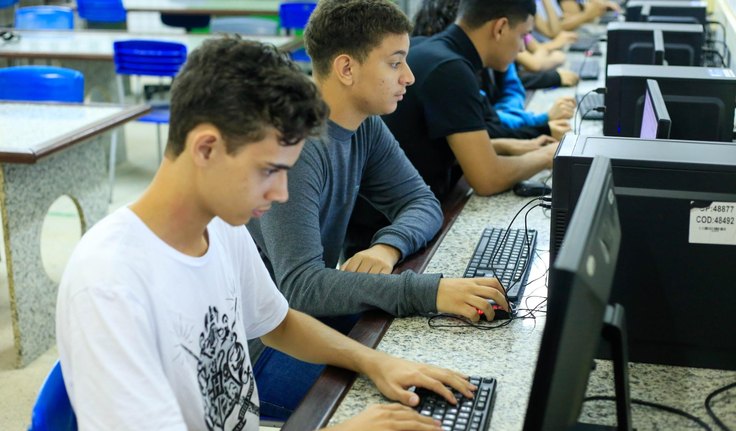 Professores mentores engajam estudantes da rede estadual para inscrições no Enem 2023