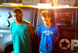 Dupla é presa em flagrante com drogas em mochila infantil