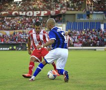 PM entra em confronto com torcedores do CSA, no Rei Pelé