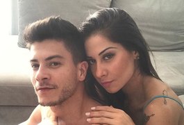 Mayra Cardi volta a expor Arthur Aguiar em stories no Instagram
