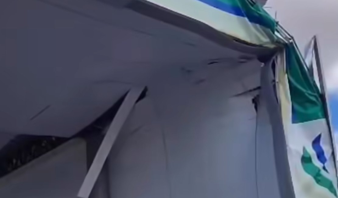 Parte de cobertura de posto com placas solares desaba e deixa trabalhador ferido em Craíbas