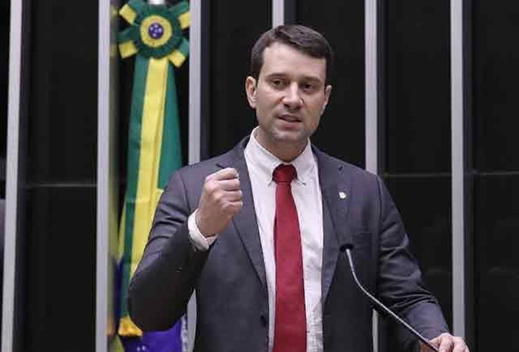 Daniel Barbosa destaca a democracia como ambiente de liberdade e forte componente social