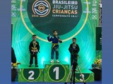 Arapiraquense de 8 anos conquista título de campeão brasileiro de jiu-jítsu em São Paulo