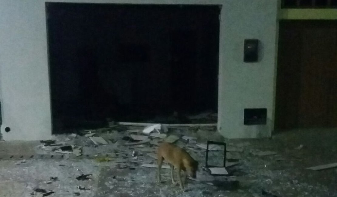 Bandidos armados explodem agência bancária em São Brás, Alagoas
