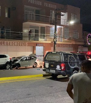 Vídeo. Criminosos invadem casa de ex-jogador, roubam carro e causam acidente, em Alagoas
