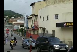 Homem tenta ferir motoristas com facão e é baleado, no Sertão alagoano