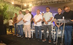 Luciano Barbosa entrega 25 ruas pavimentadas no antigo lixão e anuncia 100 novas casas para famílias de catadores em Arapiraca