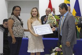 Juíza Lorena Sotto-Mayor declara amor por Viçosa ao receber título de cidadã honorária