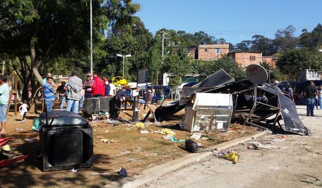 Caminhão atinge casas e mata menino em São Paulo