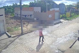 Após ser filmado agredindo cachorro a pauladas em Arapiraca, homem é identificado e vai à delegacia