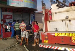 Árvore de natal pode ter causado incêndio em mercadinho em Arapiraca