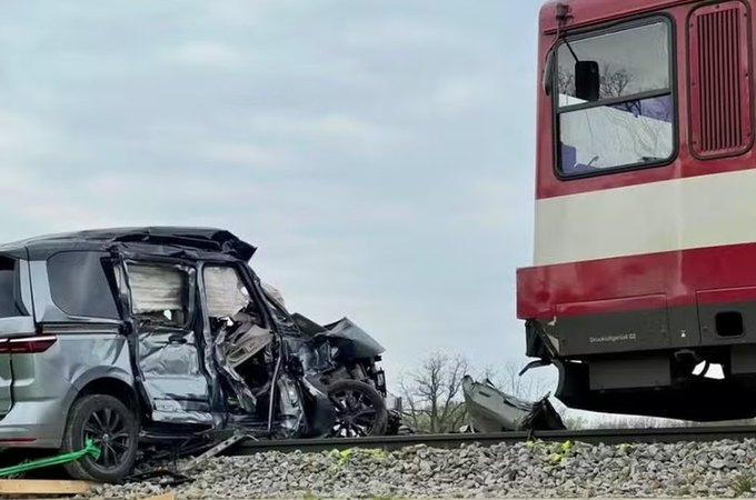 Ex-goleiro de Arsenal, Juventus e Liverpool morre após carro ser atingido por trem