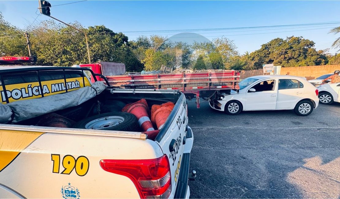 Dois acidentes são registrados na AL-220 e deixam trânsito lento em Arapiraca