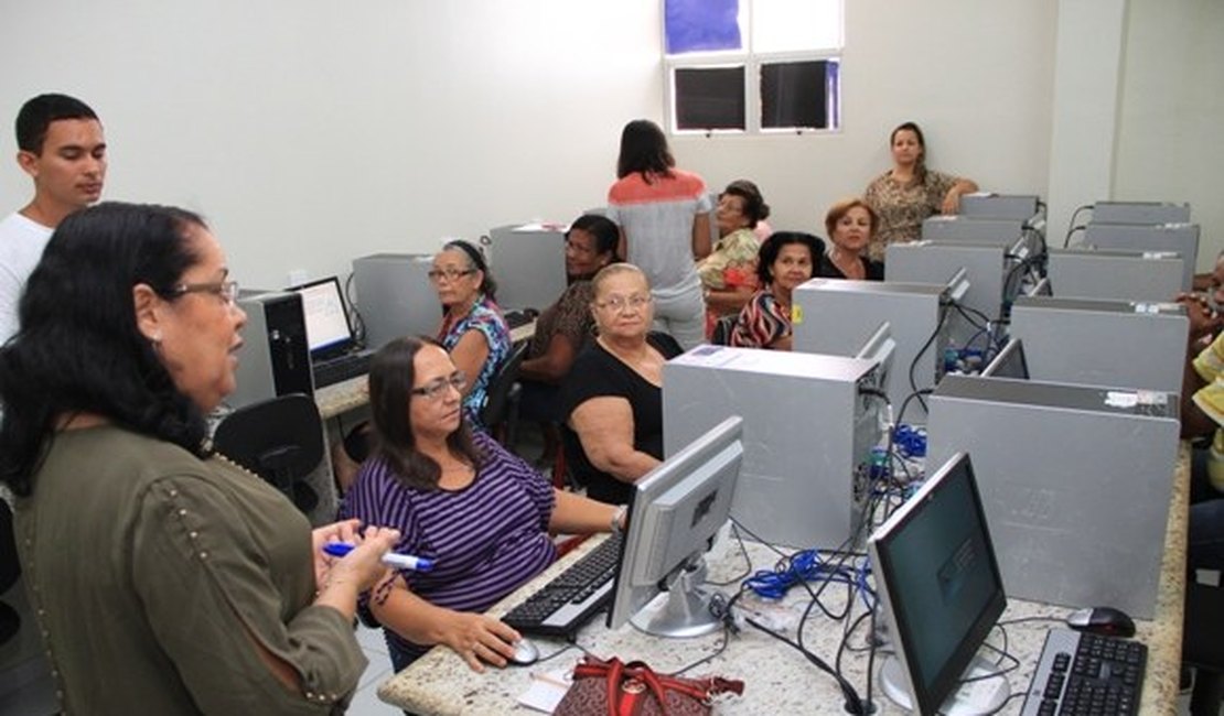 Universidade para a terceira idade abre vagas para cursos de artes