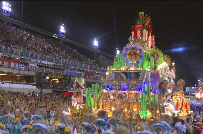 Escola que homenageou Lula, Acadêmicos de Niterói é rebaixada