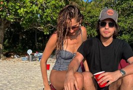 Filho de Faustão surge com modelo em clima de romance