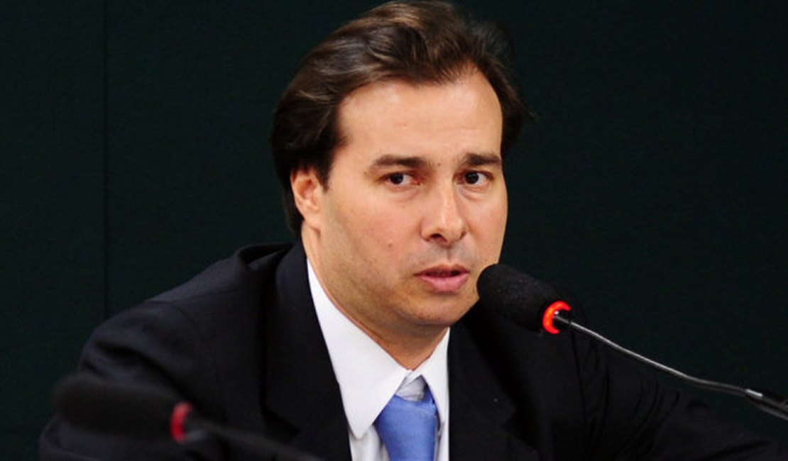 Maia diz que descontará salário de deputado que faltar a sessões