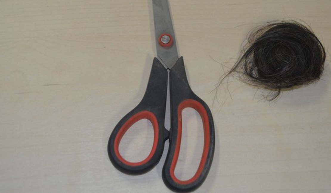 Dupla corta e rouba cabelo de jovem com canivete no shopping de Arapiraca