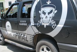 Dupla é presa com arma de fogo no bairro Santa Edwiges, em Arapiraca