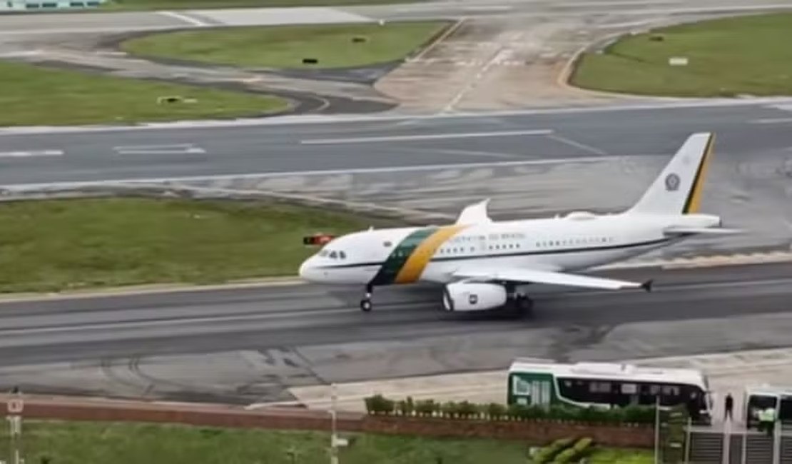Avião de Lula tem decolagem interrompida e dá meia volta em Congonhas