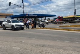 Batida envolvendo duas motocicletas é registrada em cruzamento da AL-220, em Arapiraca