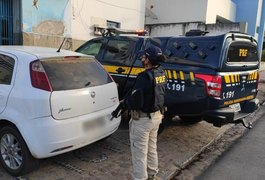 Polícia prende homem que estava dirigindo carro furtado em Palmeira dos Índios