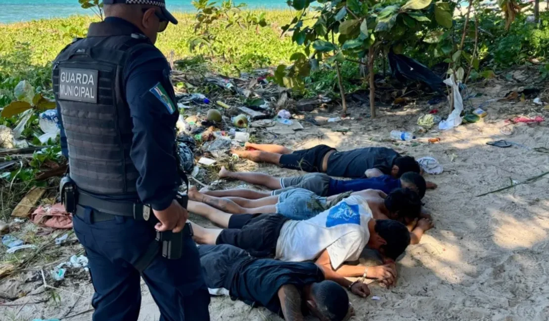 Cinco suspeitos são presos escondendo mais de 50 pedras de crack, em Maceió