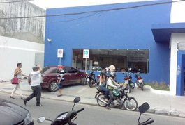 Leitor denuncia ilegalidades no uso de estacionamento para idosos e deficientes em Arapiraca