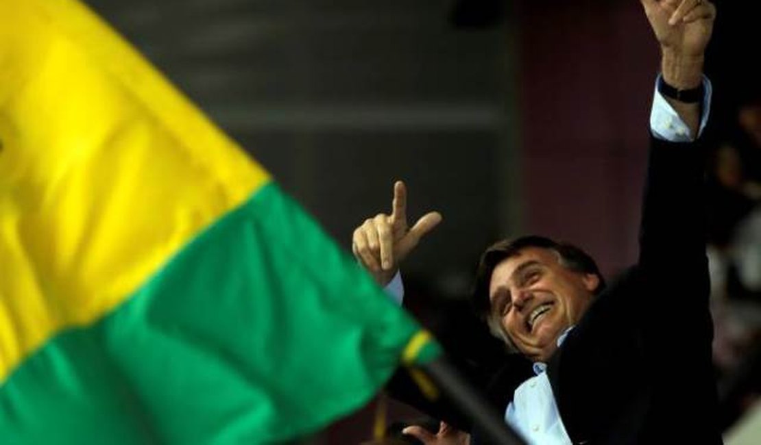 Bolsonaro lidera corrida presidencial em 1º e 2º turnos, diz pesquisa
