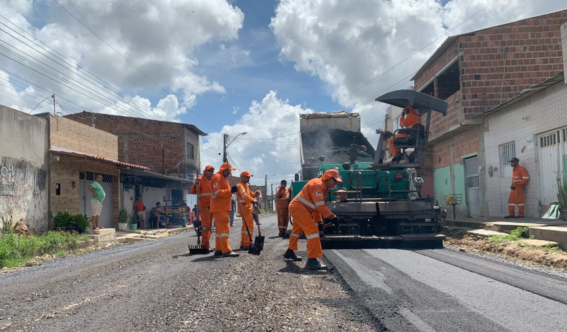 Pavimentação de avenida no Village Campestre, em Maceió, concretiza sonho da comunidade