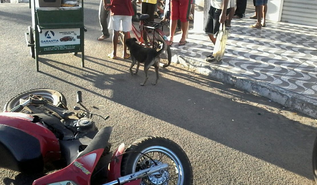 Condutor de ciclomotor fica gravemente ferido em acidente no Centro de Arapiraca