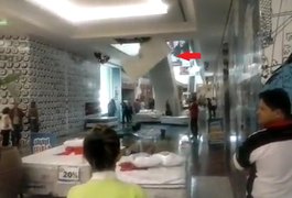 Teto do Shopping Arapiraca desaba após fortes chuvas, veja vídeo