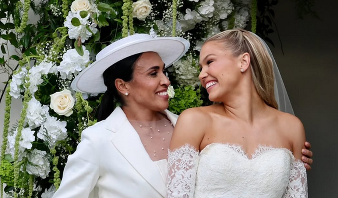 Marta se casa com ex-jogadora Carrie Lawrence em cerimônia intimista nos EUA