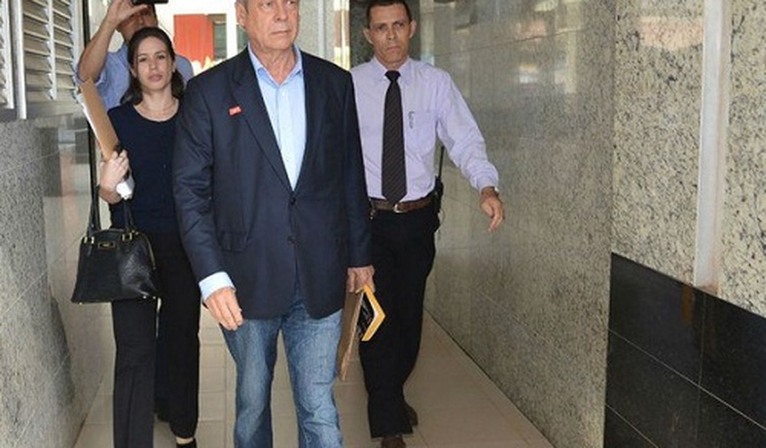 Ex-ministro José Dirceu se entrega e volta à Penitenciária da Papuda, em Brasília