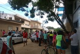 Homem é morto e aluno baleado em frente a escola particular de Maceió