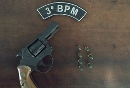Em bar, homem é detido com arma de fogo por guarnição do Pelopes, em Arapiraca