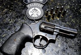 Denúncia de suposto desmanche de motos termina com um preso e arma apreendida, no Agreste