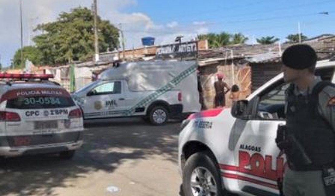 Jovem é encontrada morta na casa onde morava no bairro do Trapiche, em Maceió