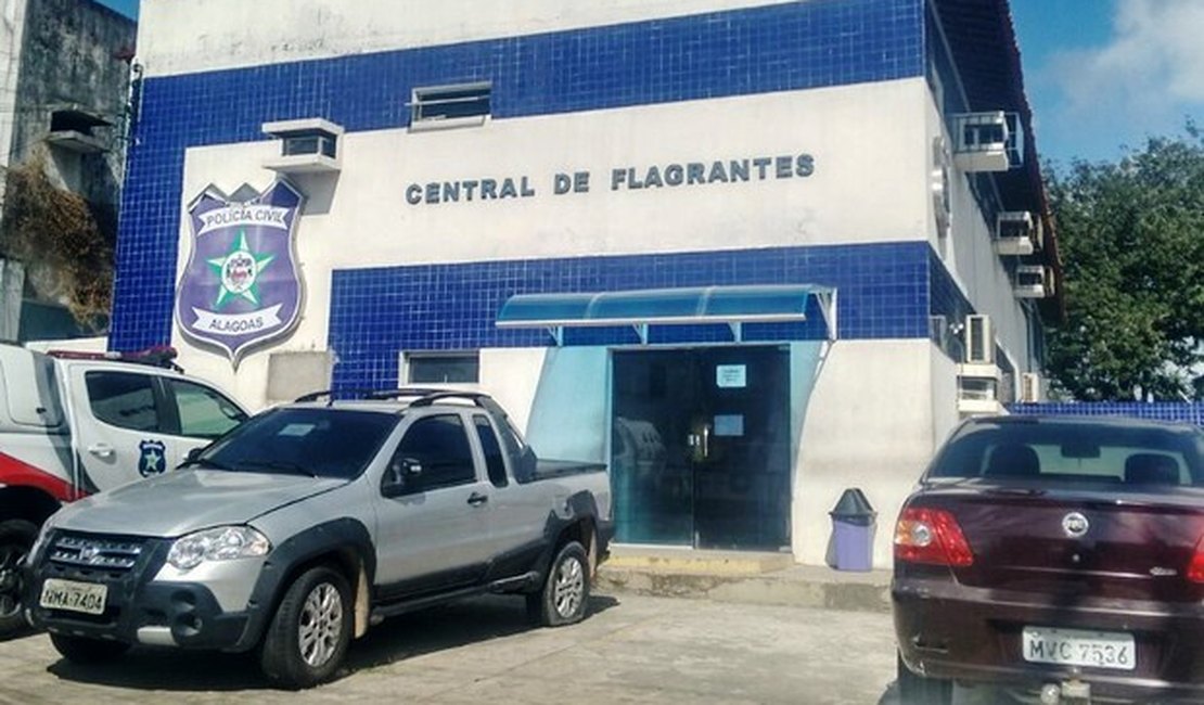 Jovem é preso após agredir a própria mãe com socos em Marechal Deodoro