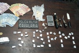 Polícia desarticula ponto de tráfico de drogas no bairro Itapoã, em Arapiraca