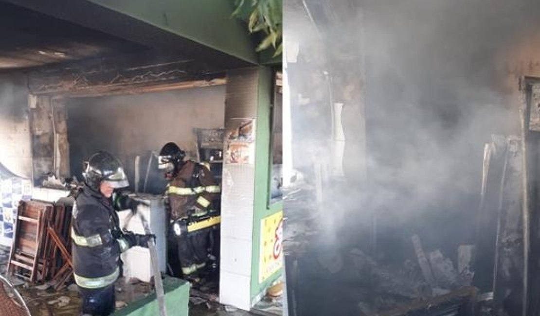 Incêndio destrói lanchonete e deixa jovem ferido em Maceió