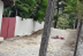 Grupo armado executa jovem durante emboscada próximo a bar